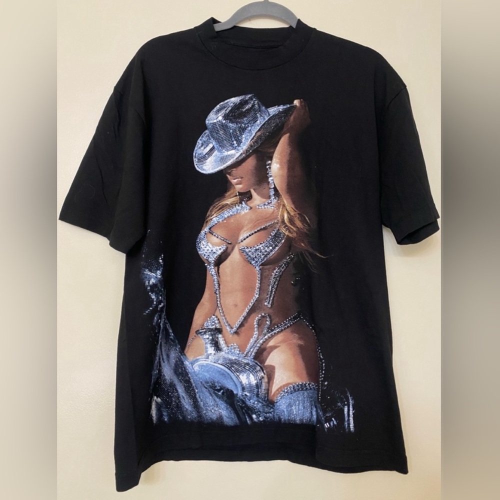 BEYONCÉ RENAISSANCE TOUR Graphic Tshirt- Size L